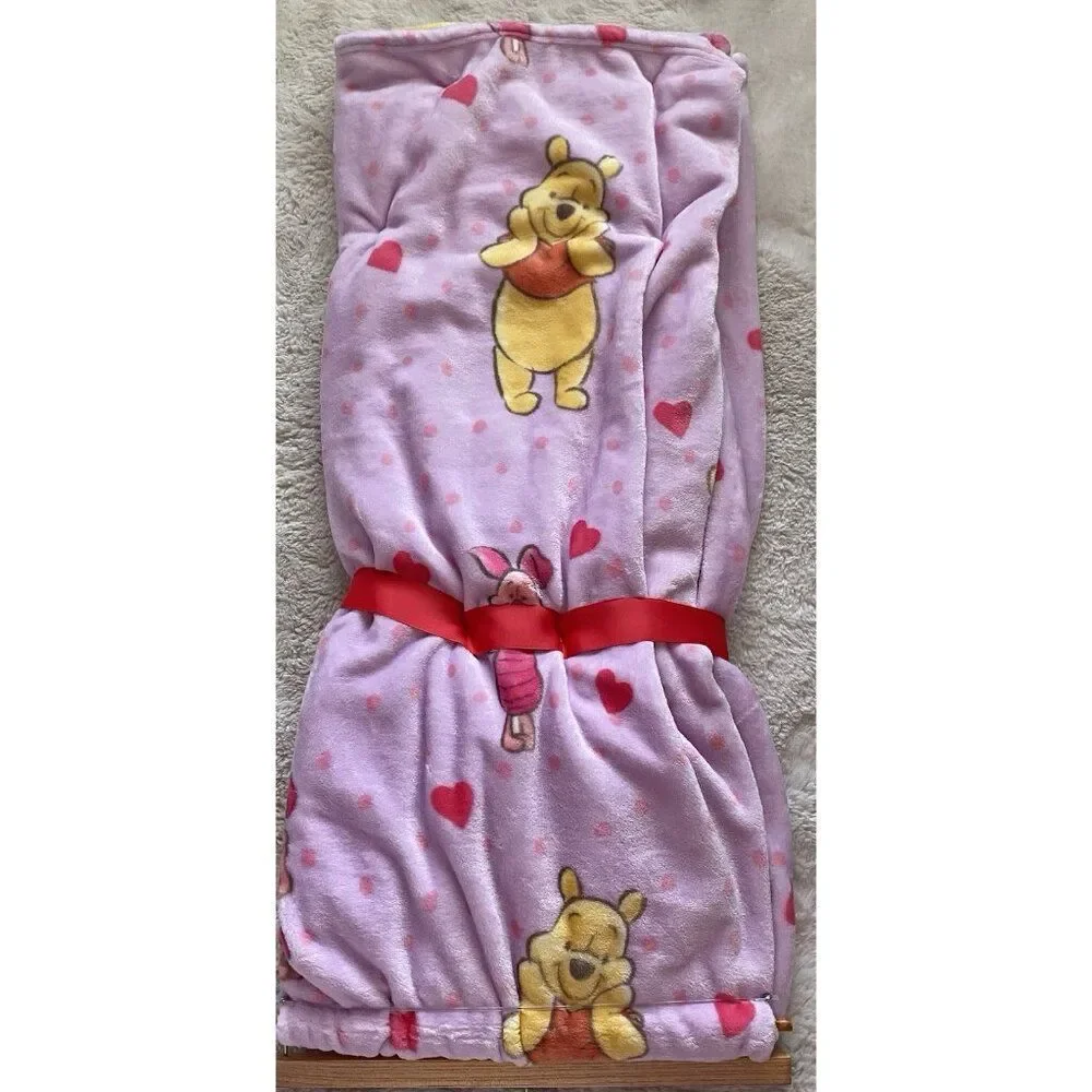Disney Winnie The Pooh Piglet Hearts Valentines Blanket Soft Throw 60 X 70”‎ NEW